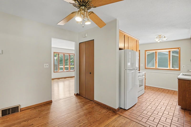 1431 Dayton Ave, Saint Paul Park, MN 55071