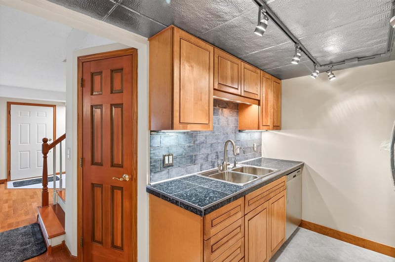 18661 Clear View Ct, Minnetonka, MN 55345