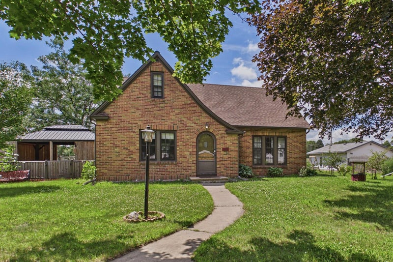 513 5th St, Gaylord, MN 55334
