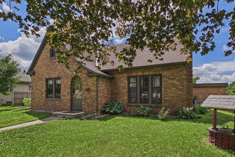 513 5th St, Gaylord, MN 55334