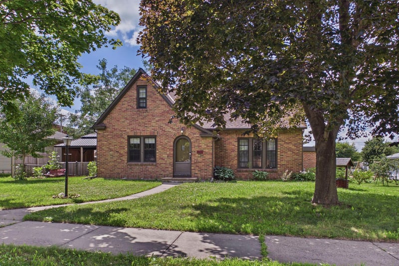 513 5th St, Gaylord, MN 55334