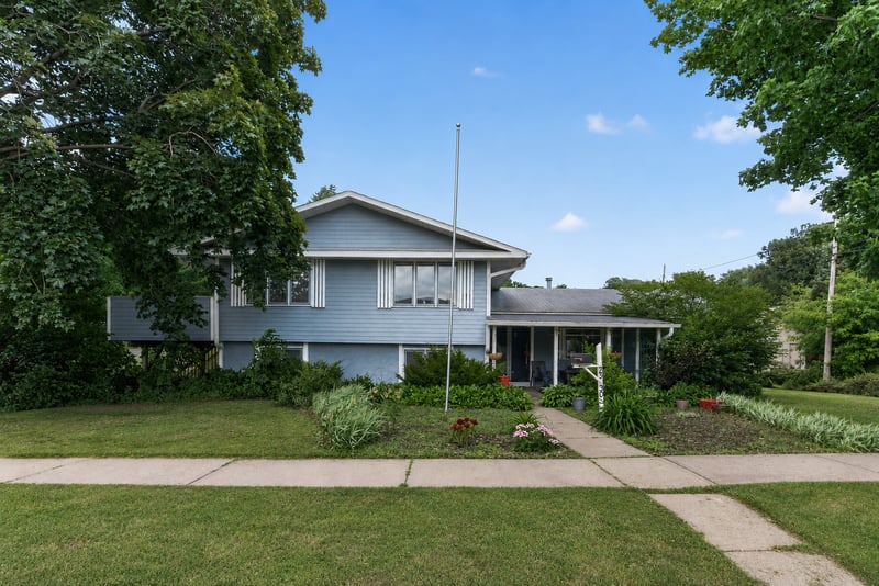 2330 Charles St N, North Saint Paul, MN 55109