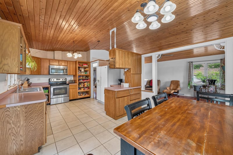 2330 Charles St N, North Saint Paul, MN 55109