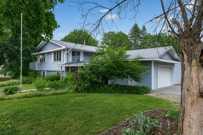 2330 Charles St N, North Saint Paul, MN 55109