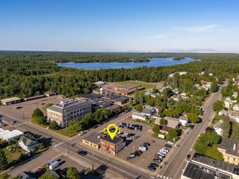 206 3rd St, Carlton, MN 55718