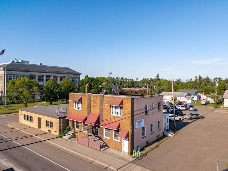 206 3rd St, Carlton, MN 55718