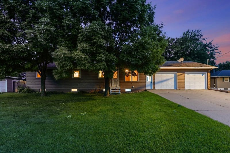 20611 Becker Lake Cir, Richmond, MN 56368
