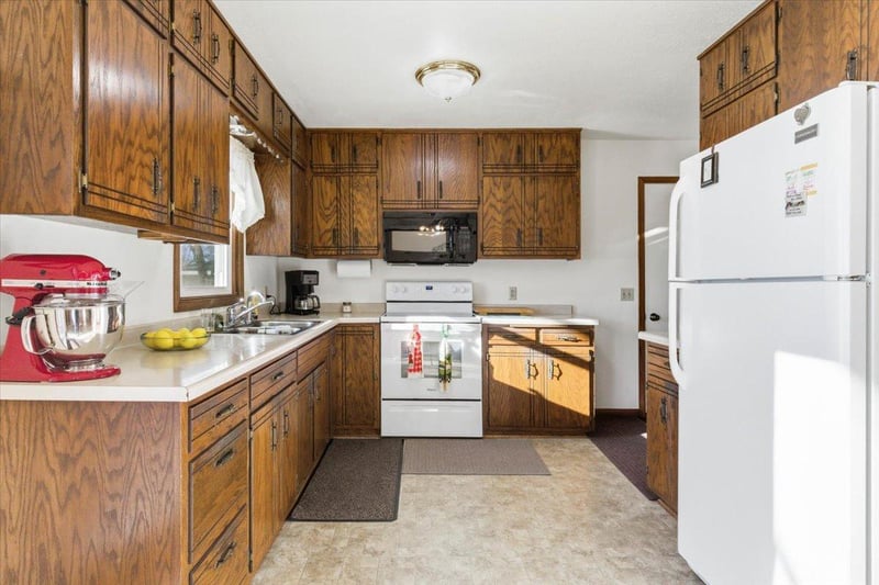 20611 Becker Lake Cir, Richmond, MN 56368