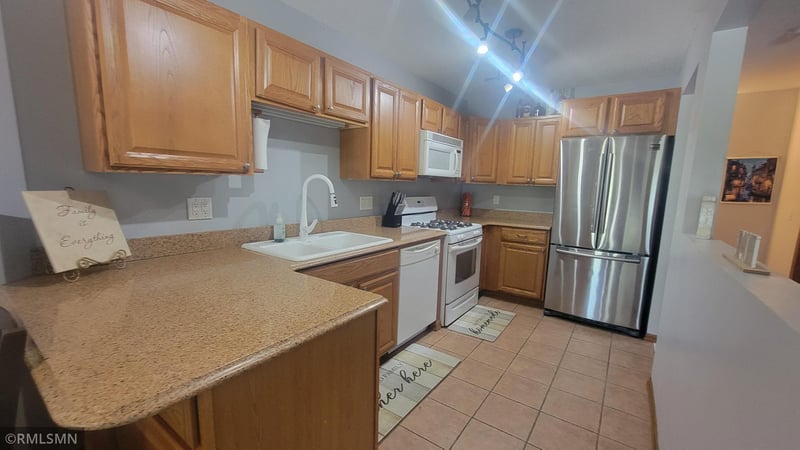 7030 Pima Ln, Chanhassen, MN 55317