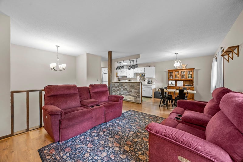 2227 Old County Road 34 Pl, Burnsville, MN 55337