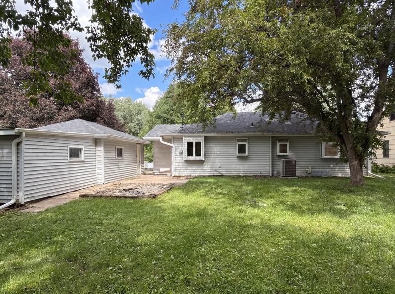 2591 Aldine St, Roseville, MN 55113
