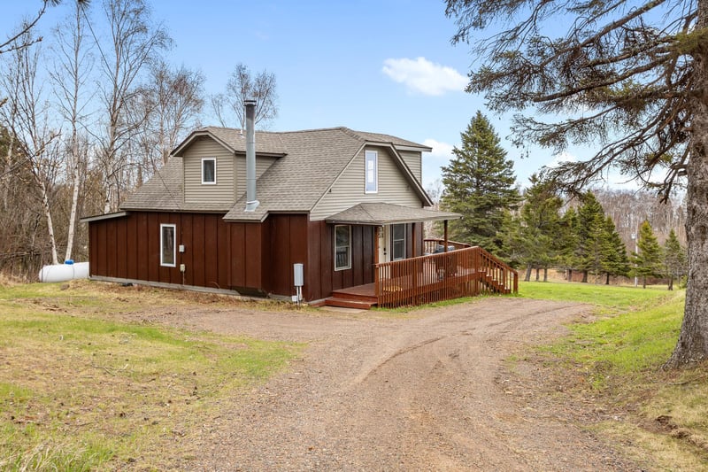6076 Highway 61, Silver Bay, MN 55614