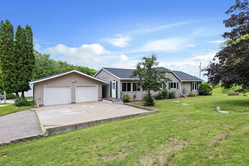 46825 Oak Hill Ln, La Crescent, MN 55947