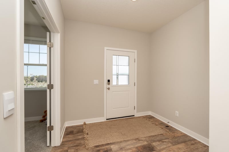 1716 Rainier Dr, Shakopee, MN 55379