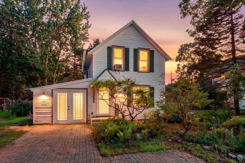 6349 Oak St, North Branch, MN 55056