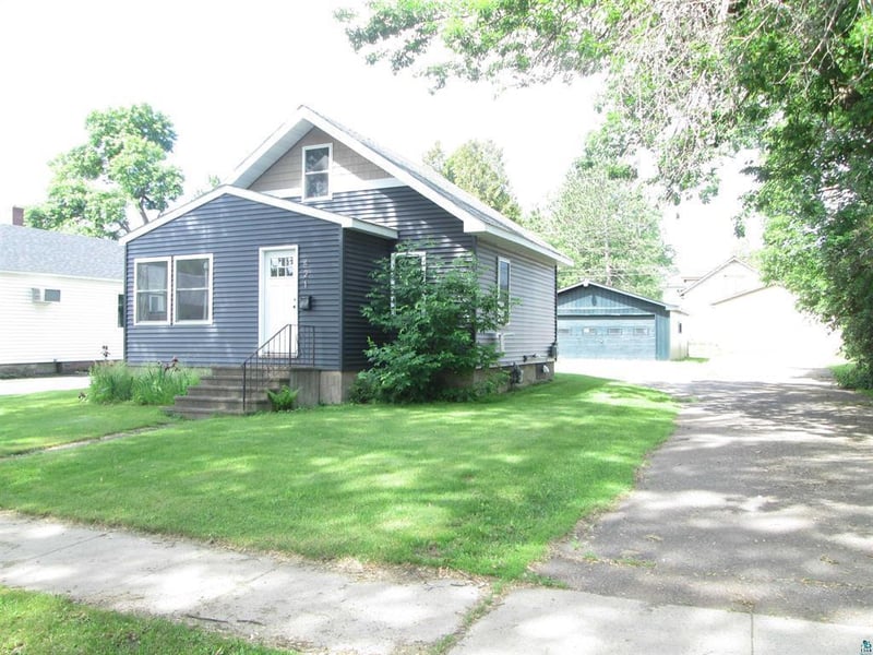 421 8th St, Cloquet, MN 55720