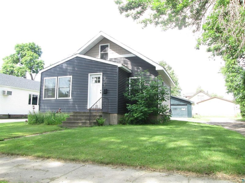 421 8th St, Cloquet, MN 55720