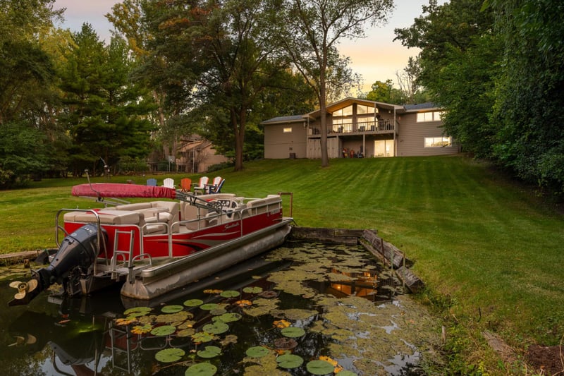 230 Maple Island Rd, Burnsville, MN 55306