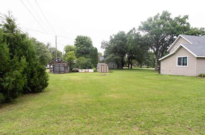 521 S Driftwood St, Royalton, MN 56373