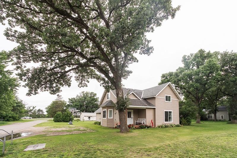 521 S Driftwood St, Royalton, MN 56373