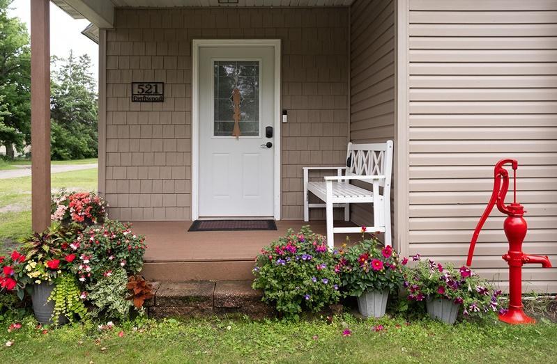 521 S Driftwood St, Royalton, MN 56373