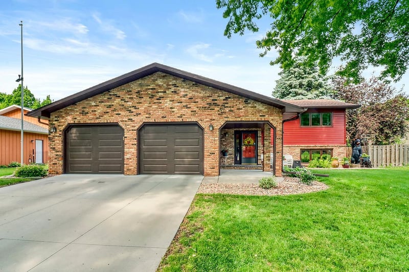 3907 3rd St S, Moorhead, MN 56560