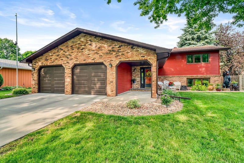 3907 3rd St S, Moorhead, MN 56560