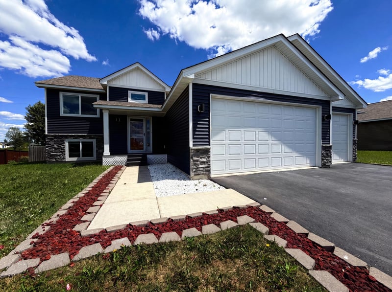 1207 Mulberry Ave NE, Montgomery, MN 56069