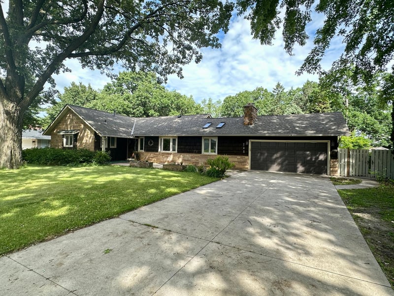 732 Forest Dale Rd, New Brighton, MN 55112