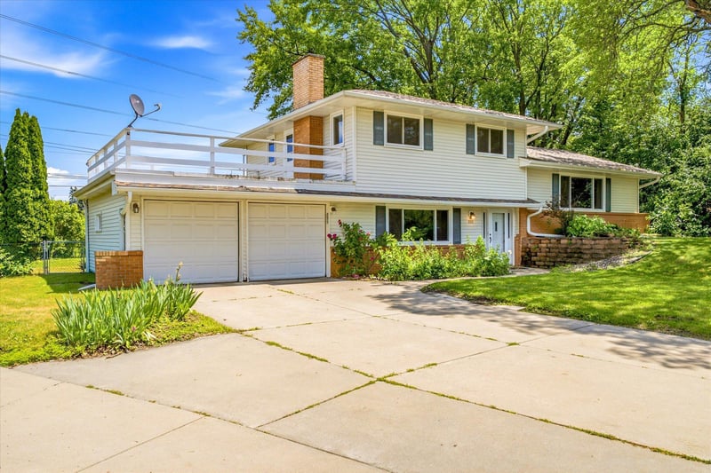 11111 Carver Ct, Burnsville, MN 55337