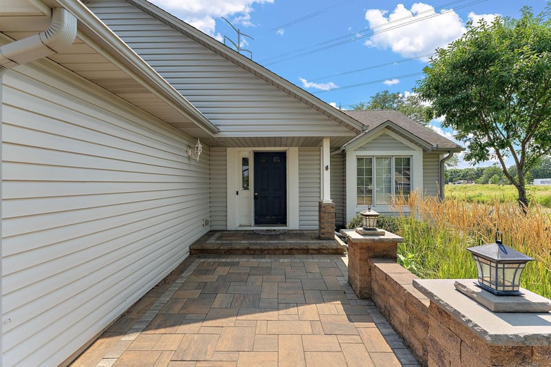 9013 Indian Blvd S, Cottage Grove, MN 55016