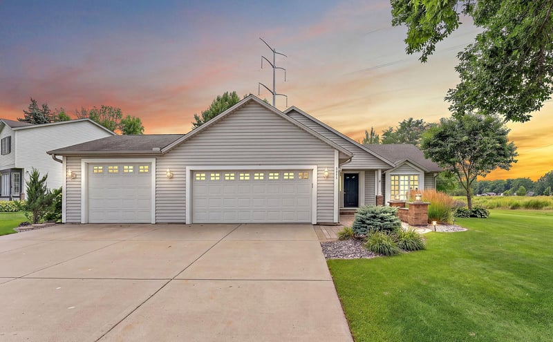 9013 Indian Blvd S, Cottage Grove, MN 55016