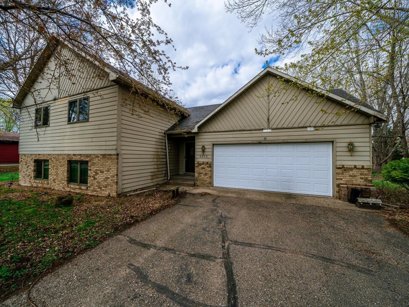 6413 Laurel Rd, Saint Cloud, MN 56303