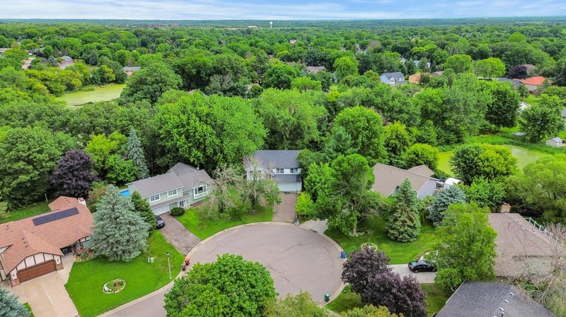 1984 Helena Ct, Oakdale, MN 55128