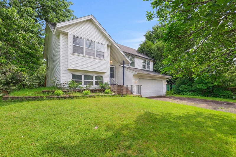 1984 Helena Ct, Oakdale, MN 55128