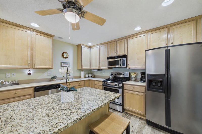 625 Wesley Commons Dr #47, Golden Valley, MN 55427