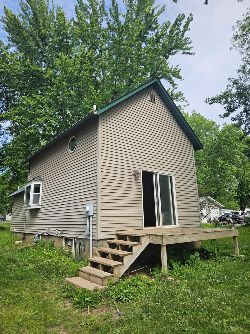 117 2nd St NW, Clear Lake, WI 54005