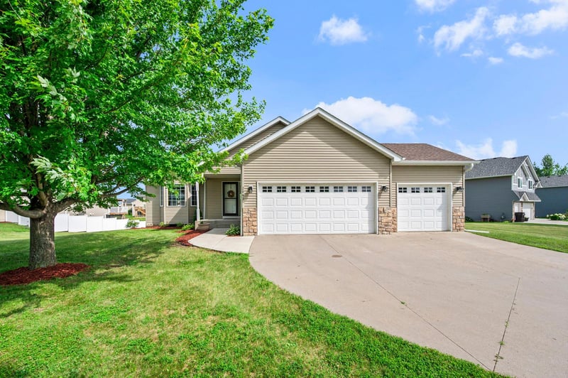 2043 Willow Ct, Howard Lake, MN 55349