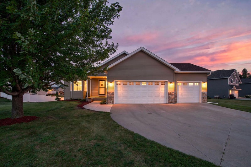 2043 Willow Ct, Howard Lake, MN 55349