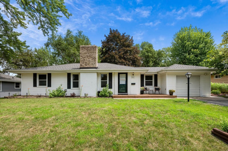 9517 Clinton Ave S, Bloomington, MN 55420