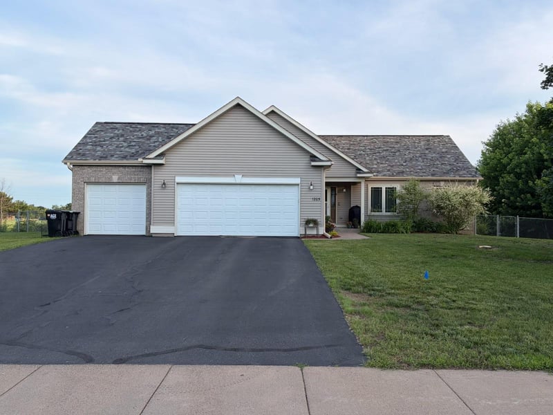 1205 Wendover St NW, Isanti, MN 55040