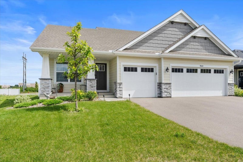 7664 106th St S, Cottage Grove, MN 55016