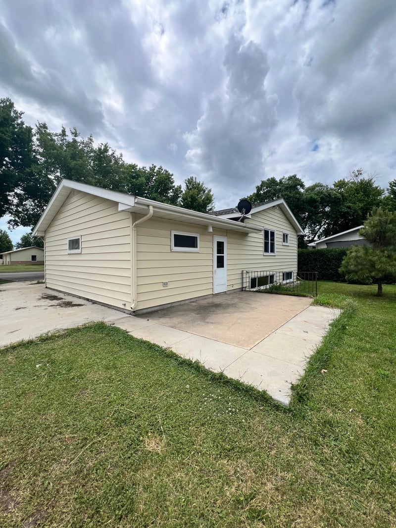316 W 2nd St, Madison, MN 56256