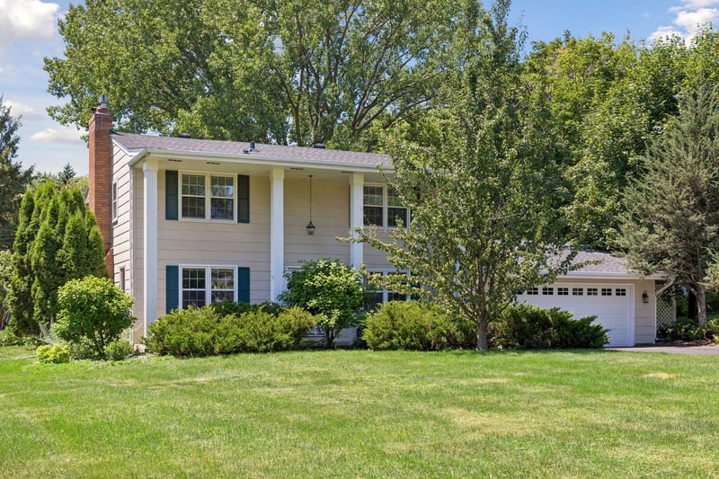 2415 Merrimac Ln N, Plymouth, MN 55447