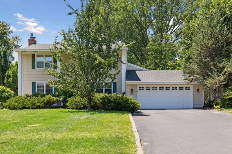 2415 Merrimac Ln N, Plymouth, MN 55447