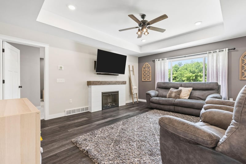 W1202 Oakridge Ct, Spring Valley, WI 54767