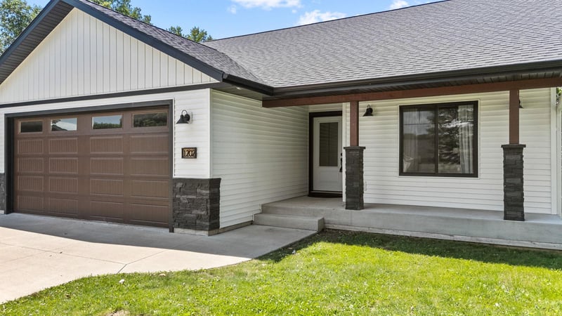 W1202 Oakridge Ct, Spring Valley, WI 54767