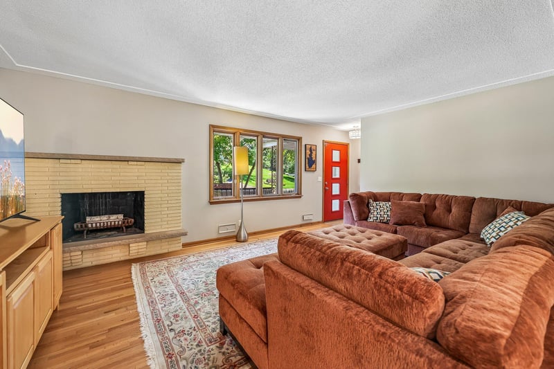 2955 Regent Ave N, Golden Valley, MN 55422