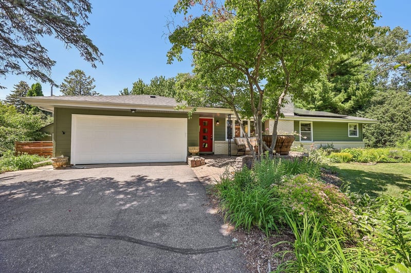 2955 Regent Ave N, Golden Valley, MN 55422