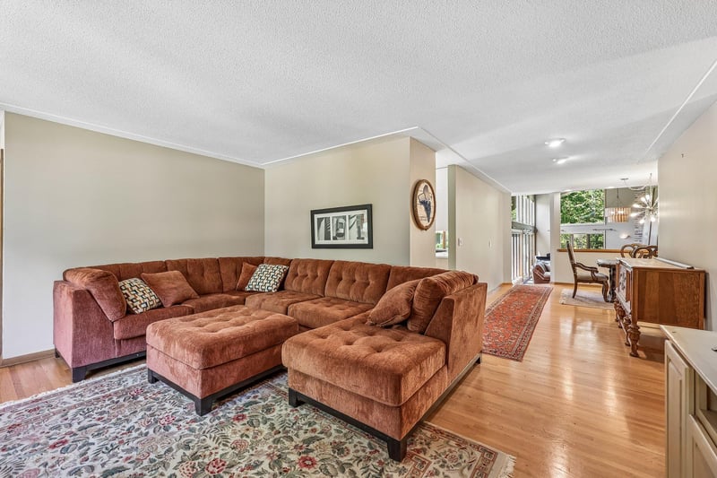 2955 Regent Ave N, Golden Valley, MN 55422